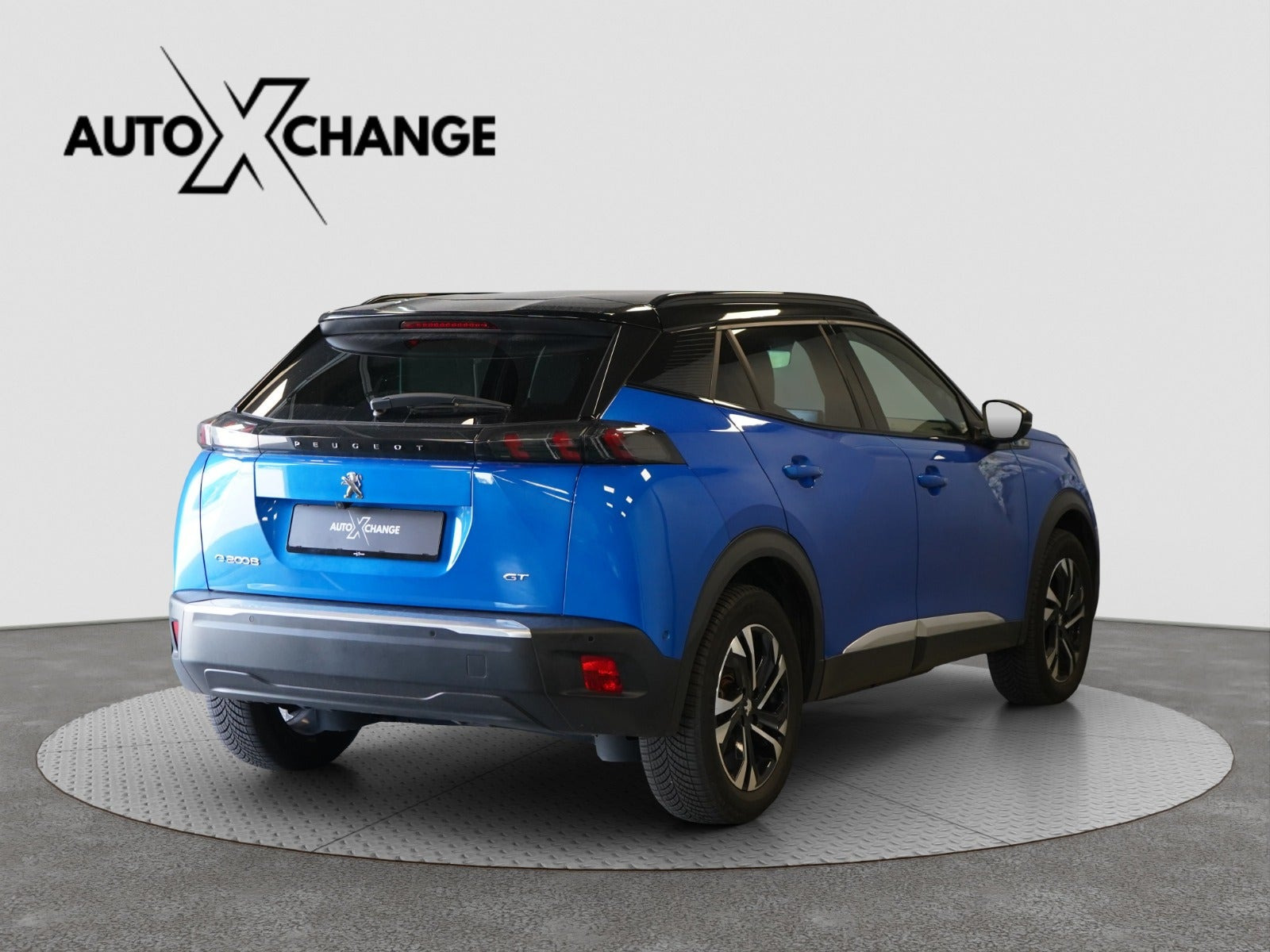 Blå Peugeot e-2008 fra 2023