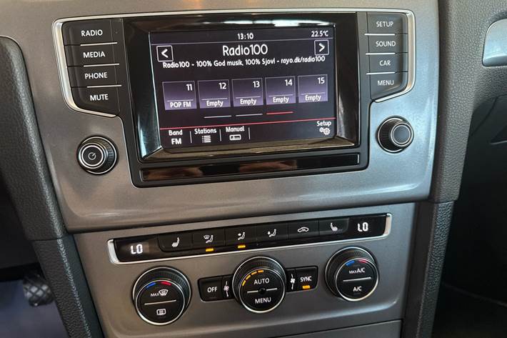 Grå VW Golf VII fra 2015