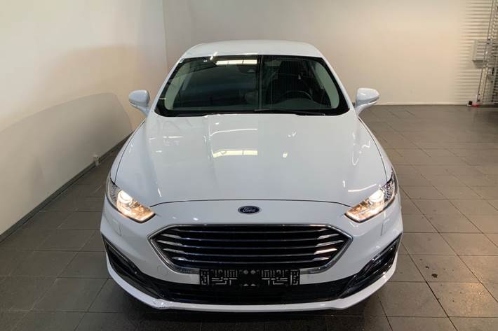 Hvid Ford Mondeo fra 2019