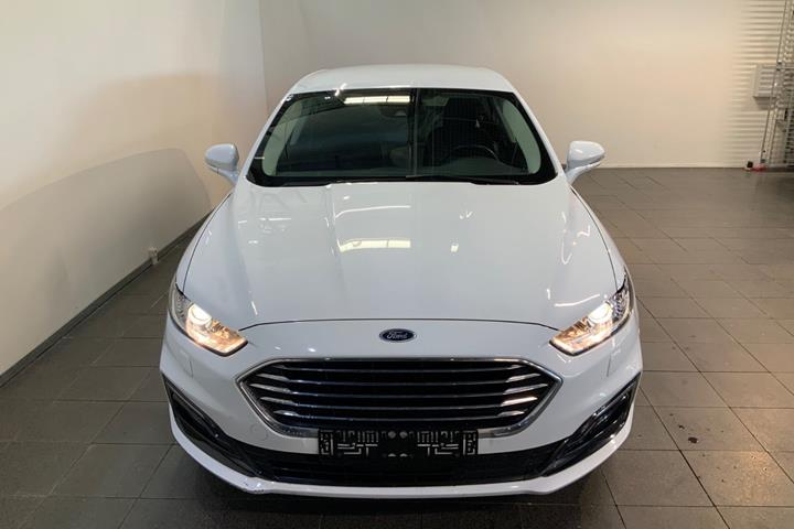 Hvid Ford Mondeo fra 2019
