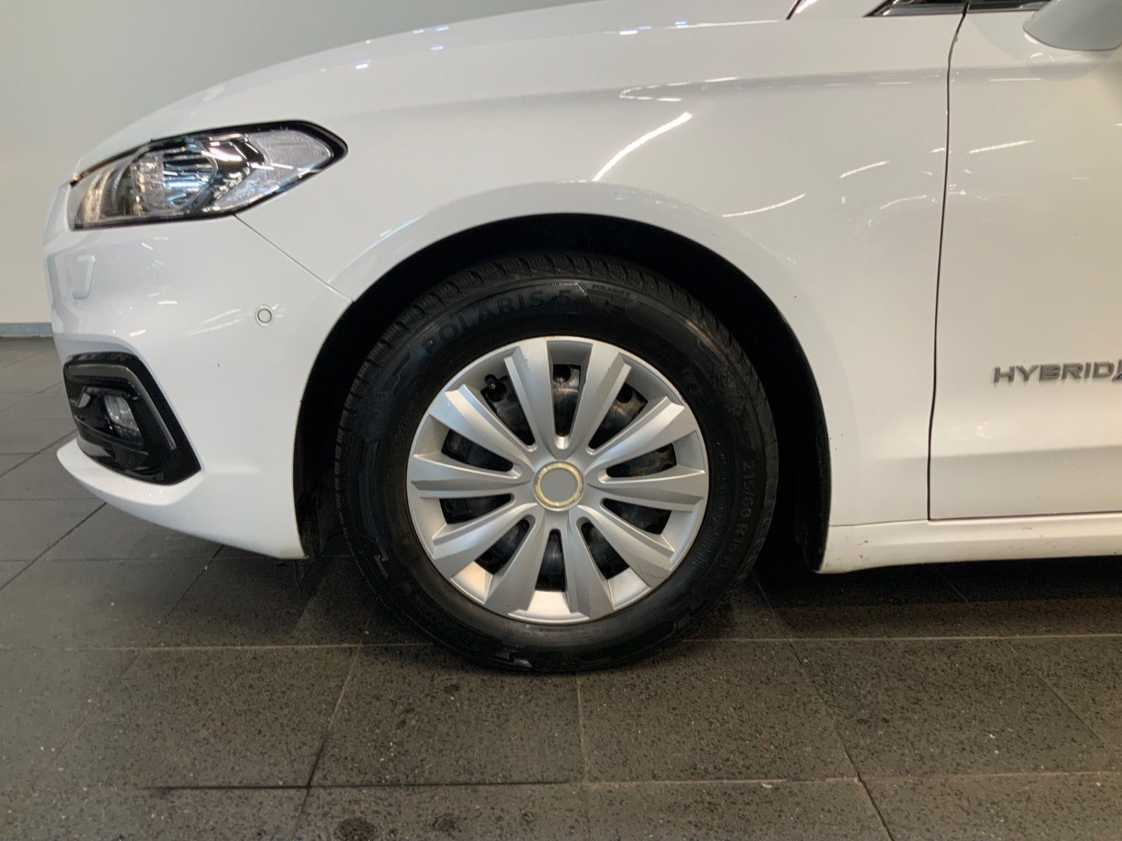 Hvid Ford Mondeo fra 2019