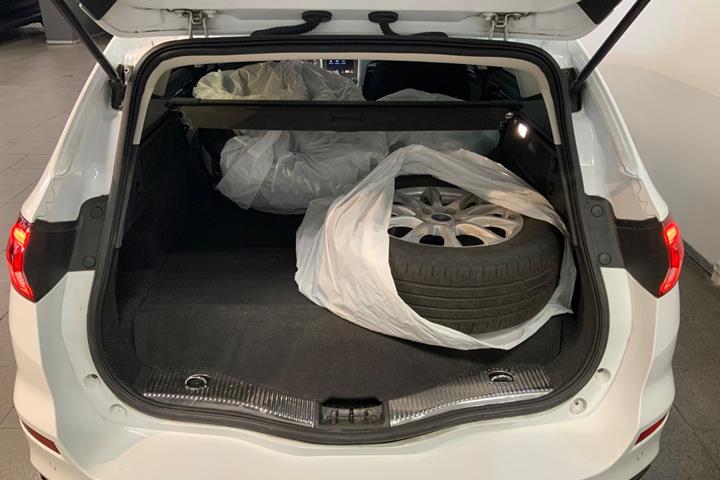 Hvid Ford Mondeo fra 2019