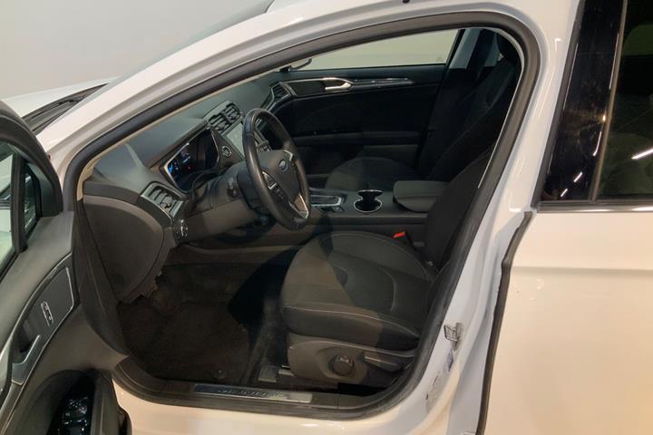 Hvid Ford Mondeo fra 2019