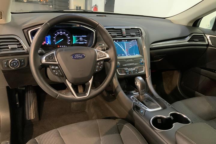 Hvid Ford Mondeo fra 2019