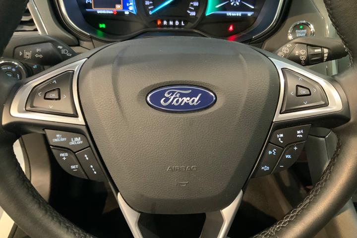 Hvid Ford Mondeo fra 2019