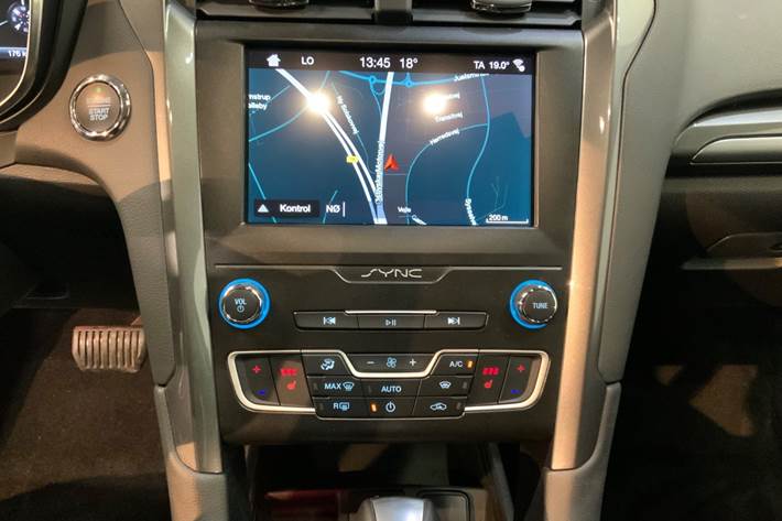 Hvid Ford Mondeo fra 2019