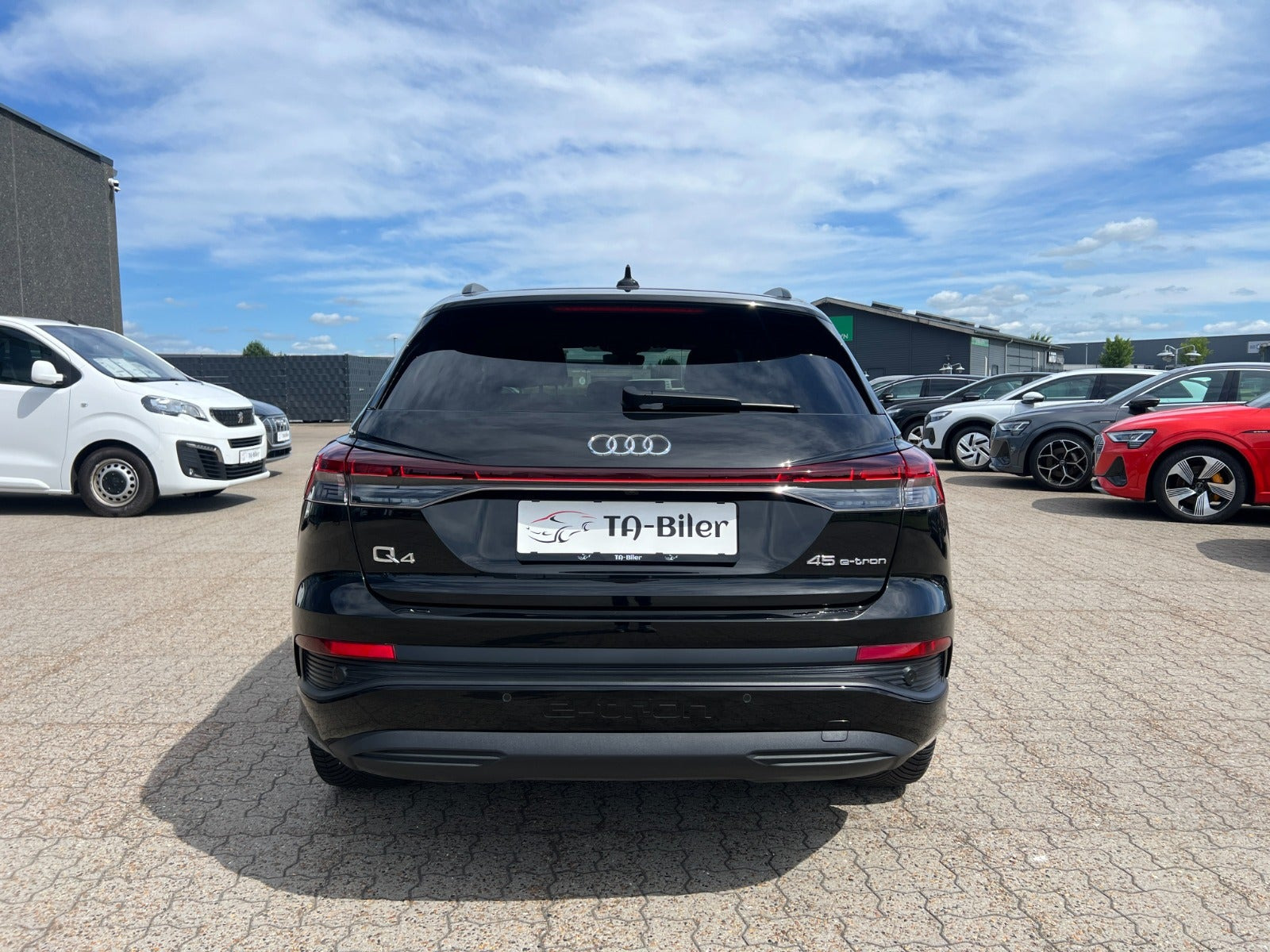 Sort Audi Q4 e-tron fra 2024