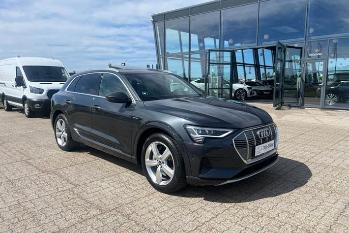 Grå Audi e-tron fra 2022
