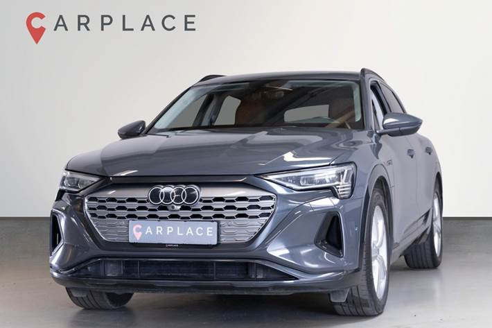 Grå Audi Q8 e-tron fra 2024