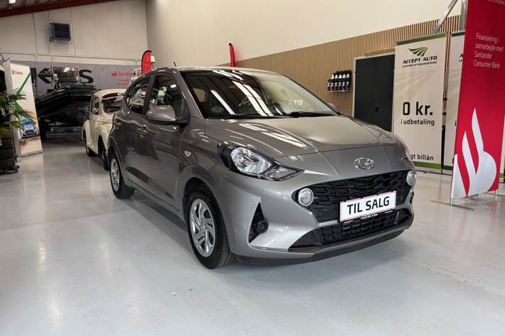 Sølv Hyundai i10 fra 2022