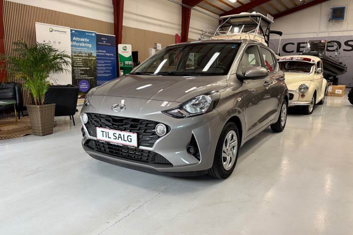 Sølv Hyundai i10 fra 2022