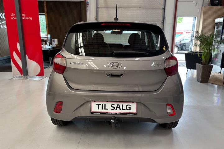 Sølv Hyundai i10 fra 2022
