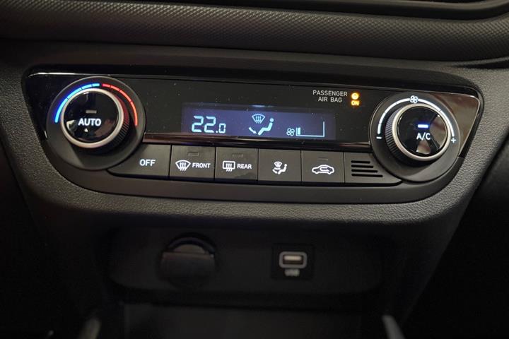 Sølv Hyundai i10 fra 2022