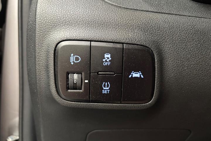 Sølv Hyundai i10 fra 2022