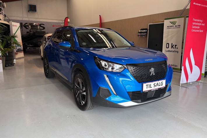 Blå Peugeot 2008 fra 2021