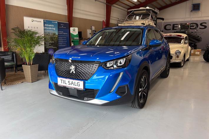 Blå Peugeot 2008 fra 2021
