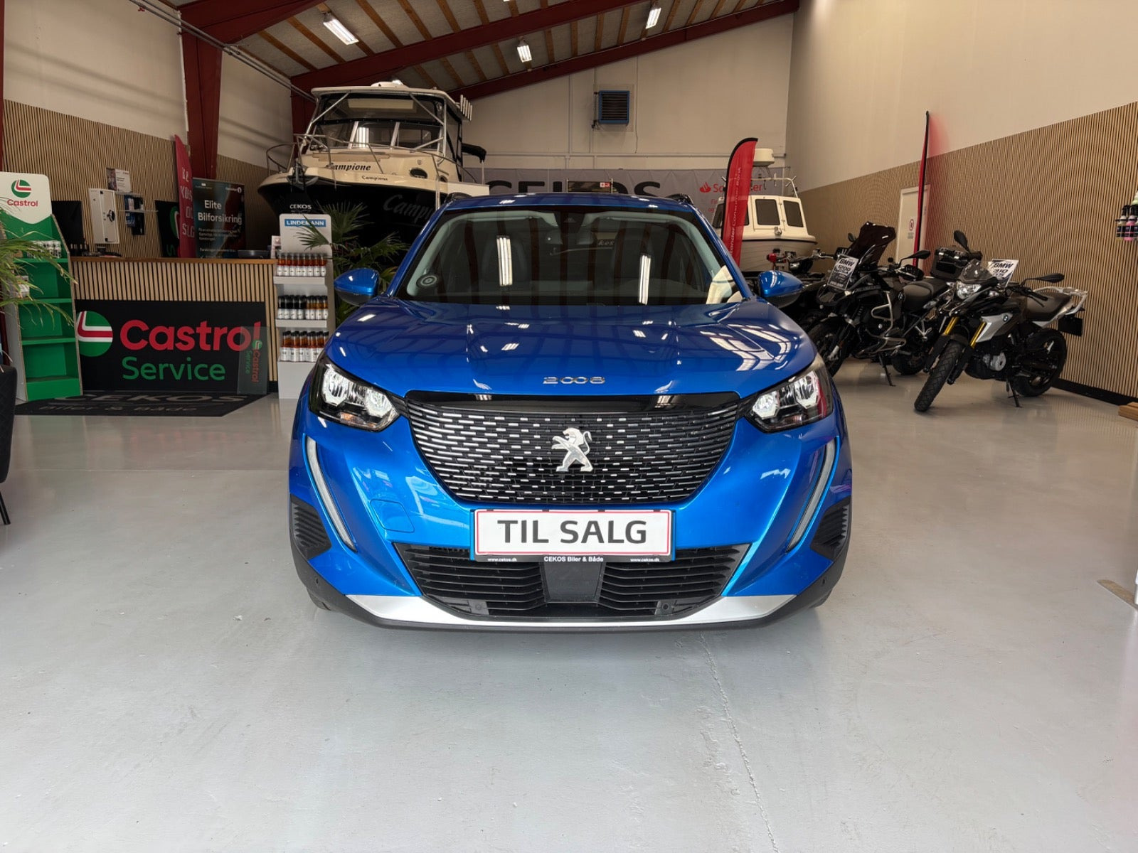 Blå Peugeot 2008 fra 2021