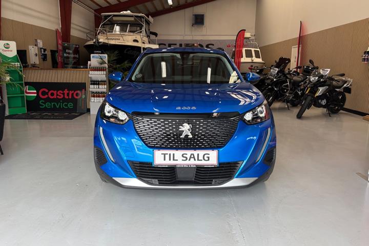 Blå Peugeot 2008 fra 2021