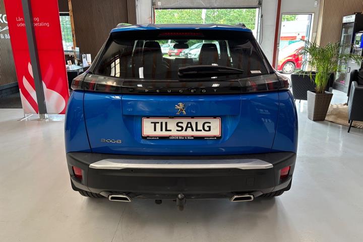 Blå Peugeot 2008 fra 2021