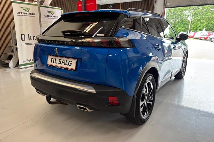 Blå Peugeot 2008 fra 2021
