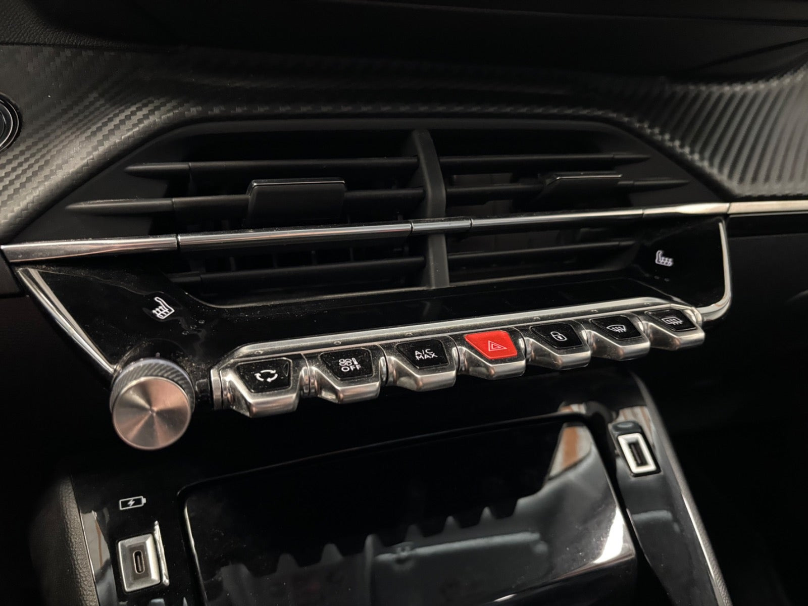 Blå Peugeot 2008 fra 2021