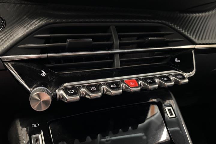 Blå Peugeot 2008 fra 2021