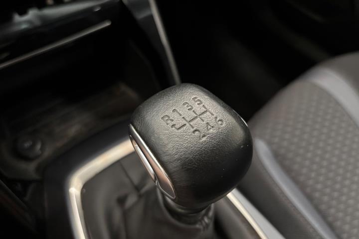 Blå Peugeot 2008 fra 2021