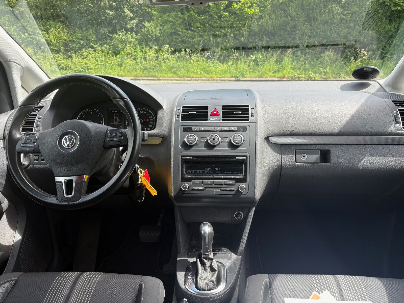 Sølv VW Touran fra 2013