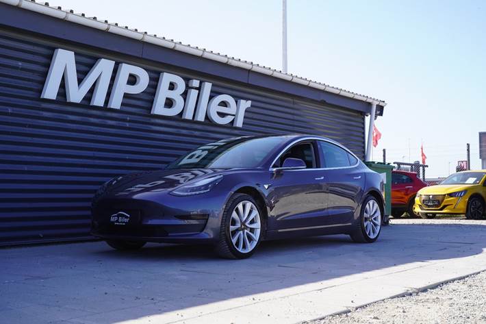 Grå Tesla Model 3 fra 2019 set udefra