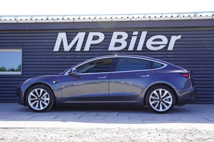 Grå Tesla Model 3 fra 2019