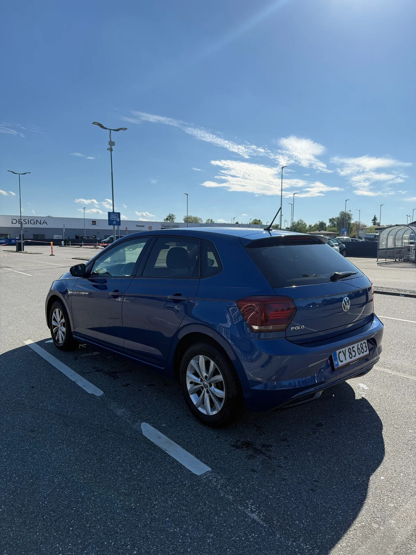Blå VW Polo fra 2020