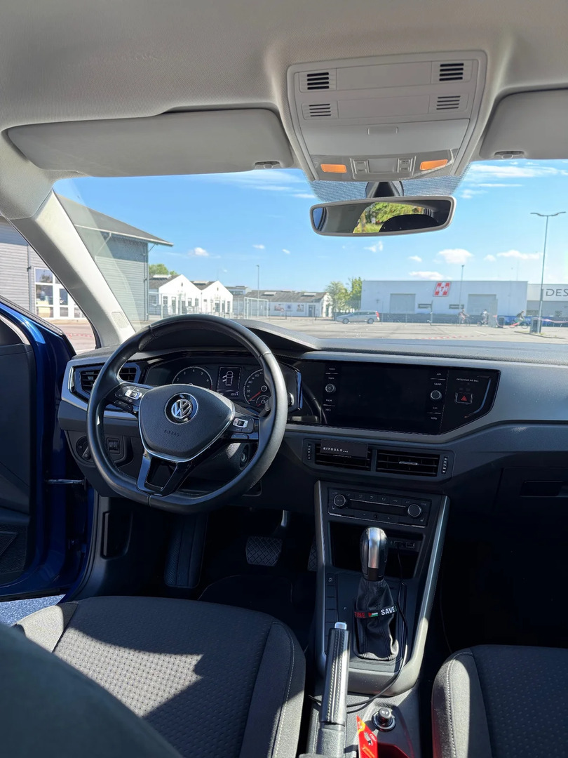 Blå VW Polo fra 2020
