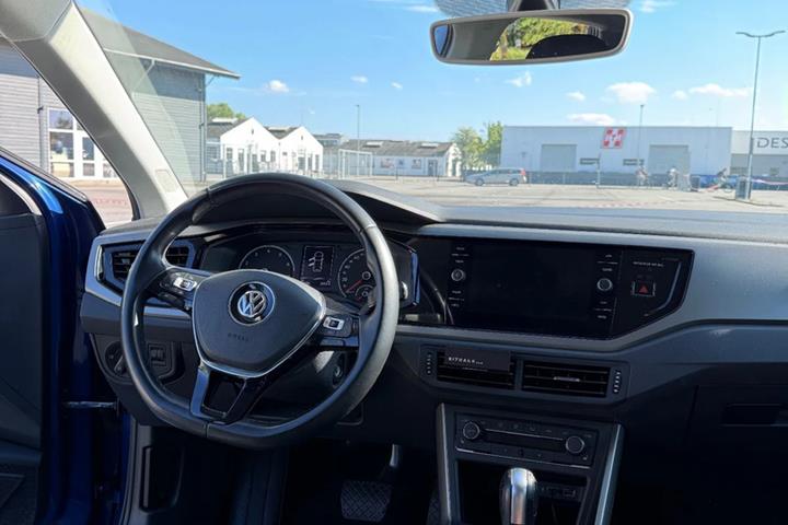 Blå VW Polo fra 2020