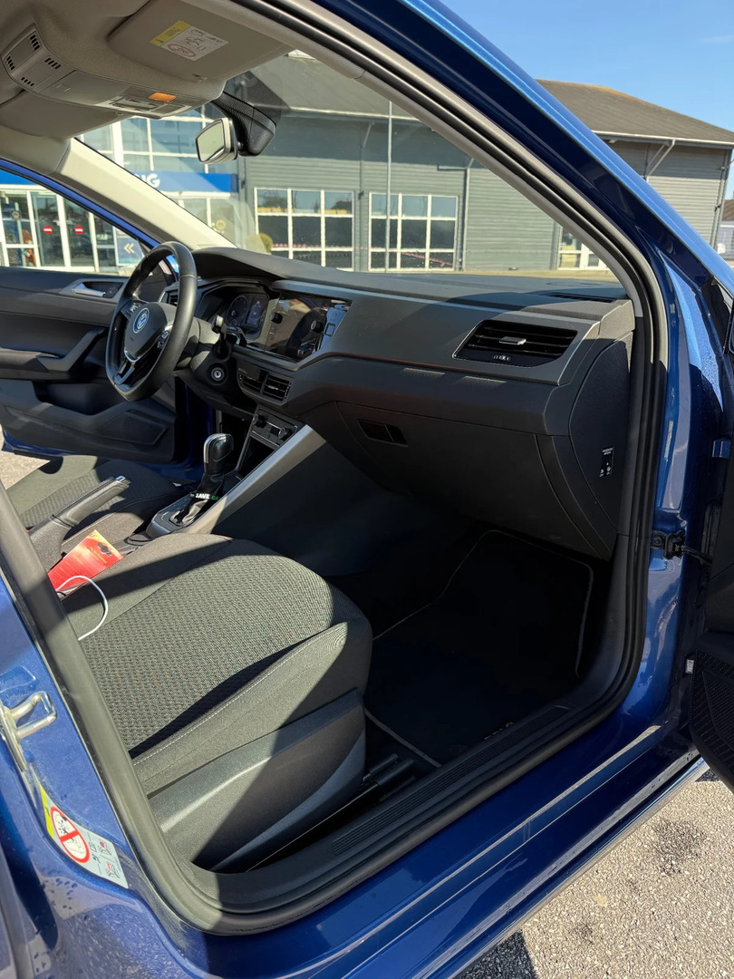 Blå VW Polo fra 2020