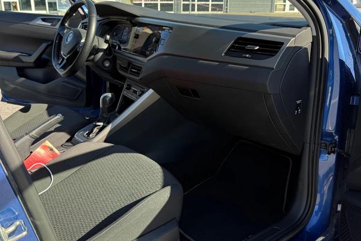 Blå VW Polo fra 2020