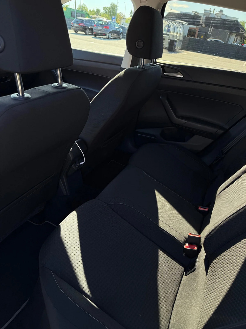 Blå VW Polo fra 2020