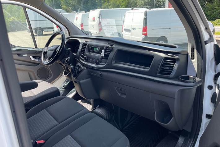 Hvid Ford Transit Custom 320 L2 fra 2018