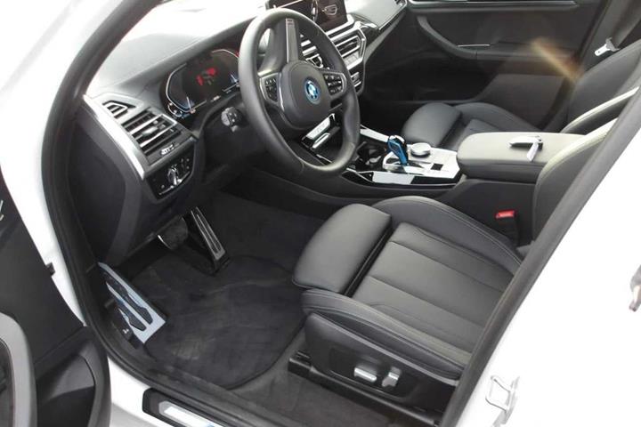 Hvid BMW iX3 fra 2023