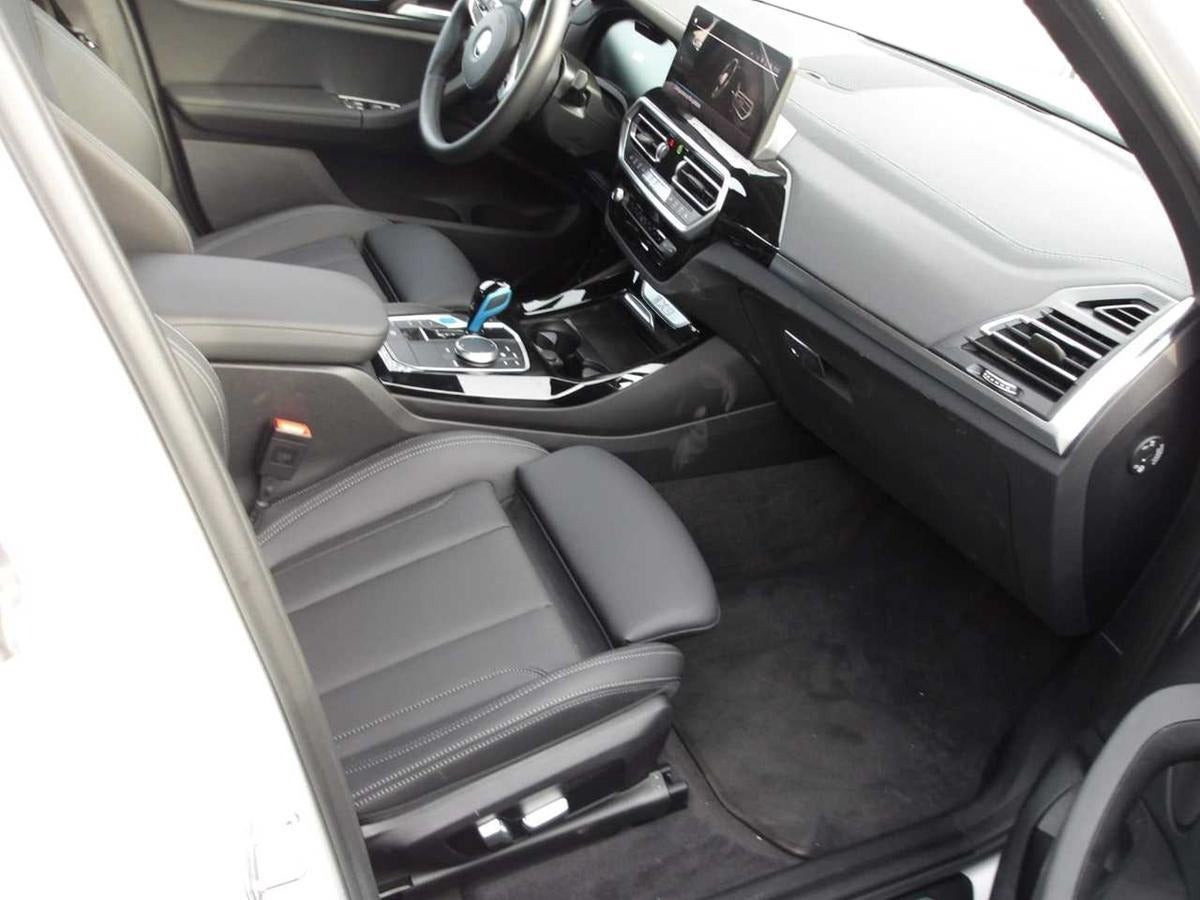Hvid BMW iX3 fra 2023
