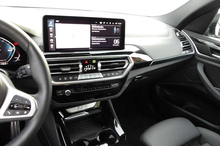 Hvid BMW iX3 fra 2023