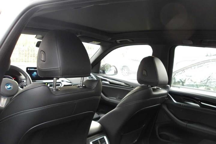 Hvid BMW iX3 fra 2023