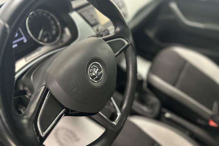 Sølv Skoda Fabia fra 2017