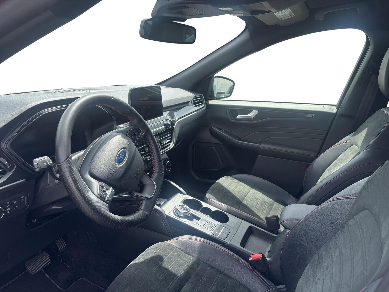 Rød Ford Kuga fra 2023