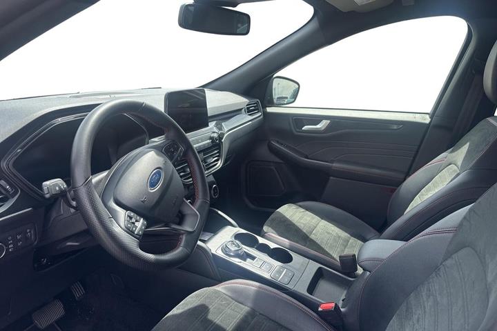 Rød Ford Kuga fra 2023