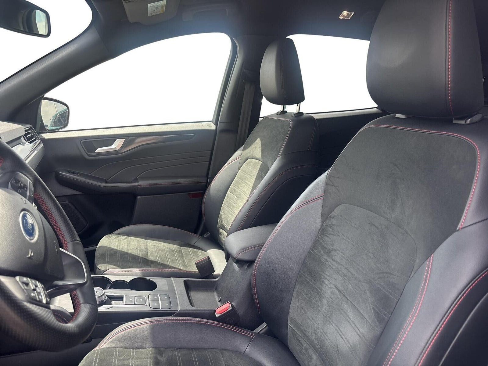 Rød Ford Kuga fra 2023
