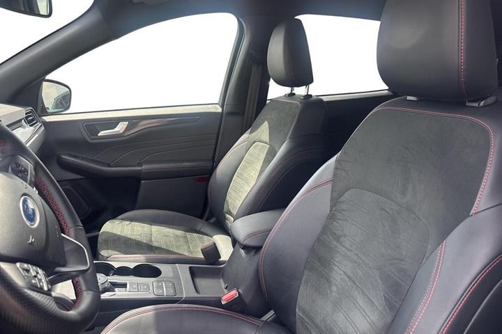 Rød Ford Kuga fra 2023
