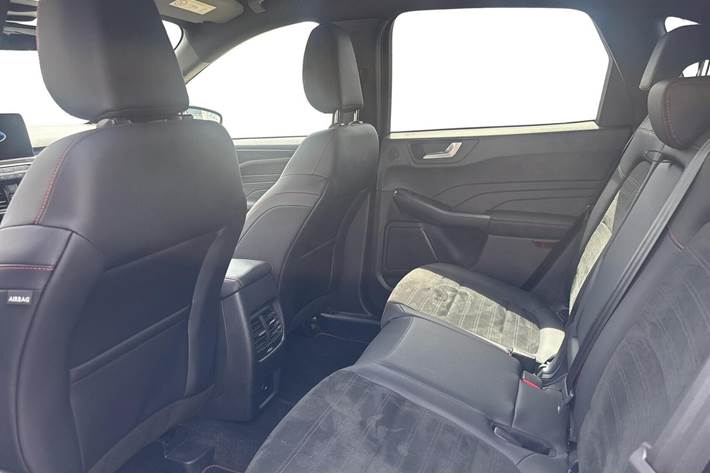 Rød Ford Kuga fra 2023