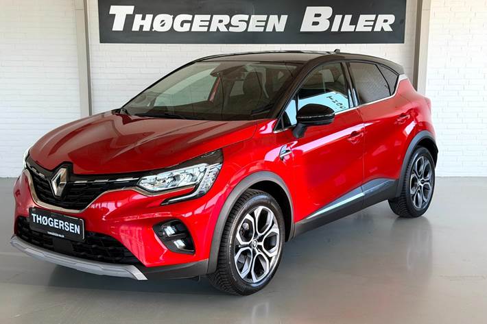 Rød Renault Captur fra 2022 set udefra