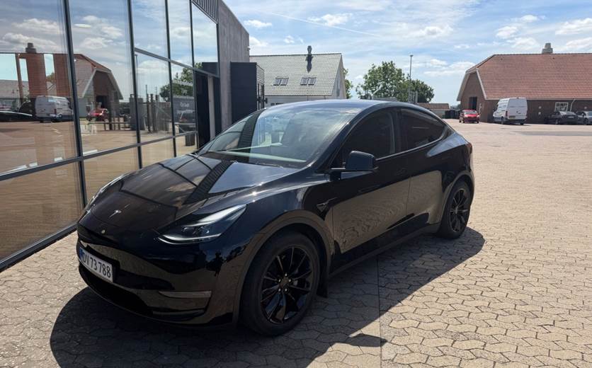 Tesla Model Y Long Range AWD