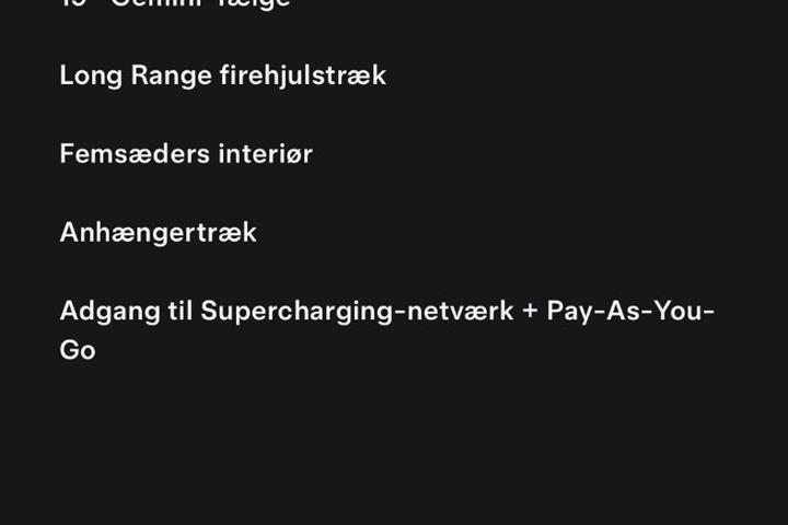 Sort Tesla Model Y fra 2023